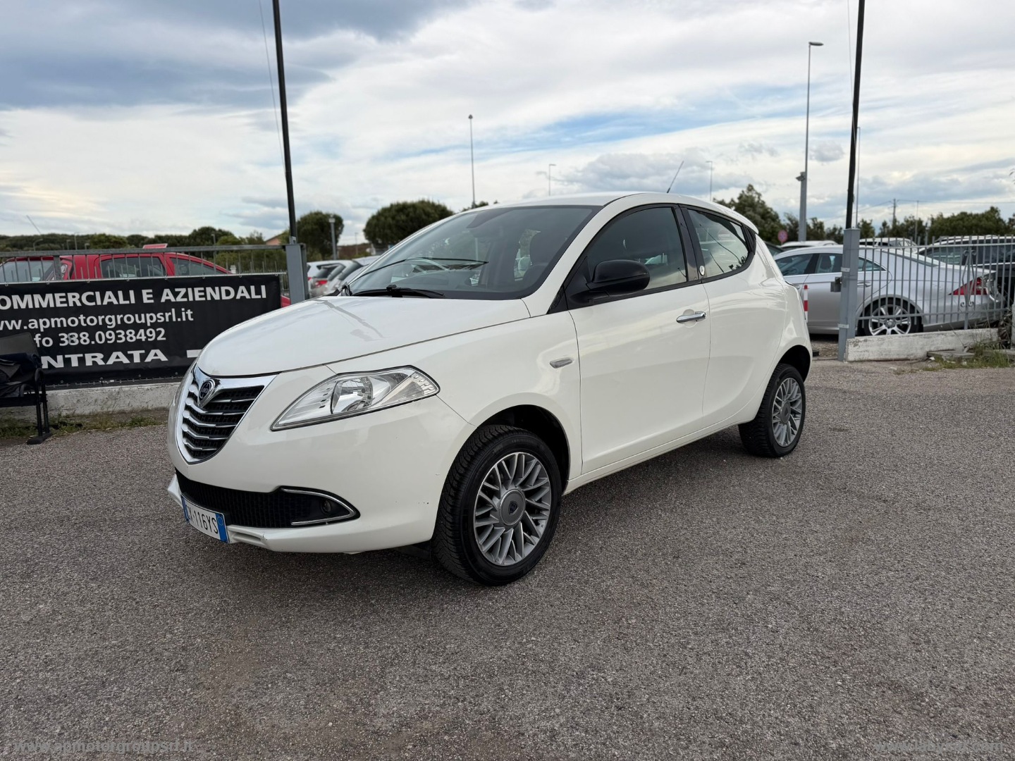Ypsilon 0.9 T.Air 85CV 5p. Met.Ec. Gold - immagine 2