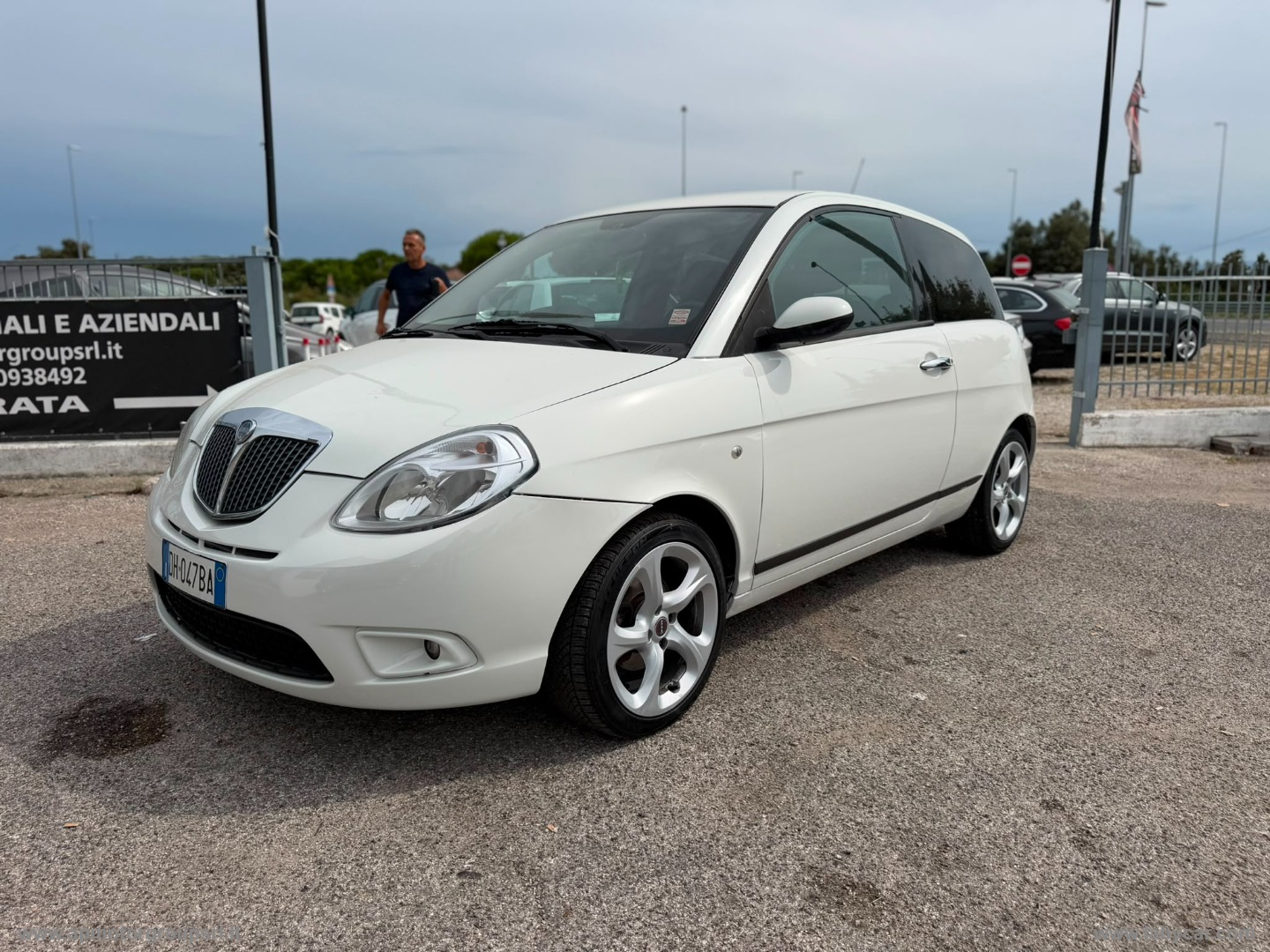 Ypsilon 1.4 16V Platino AUTOMATICA - immagine 2