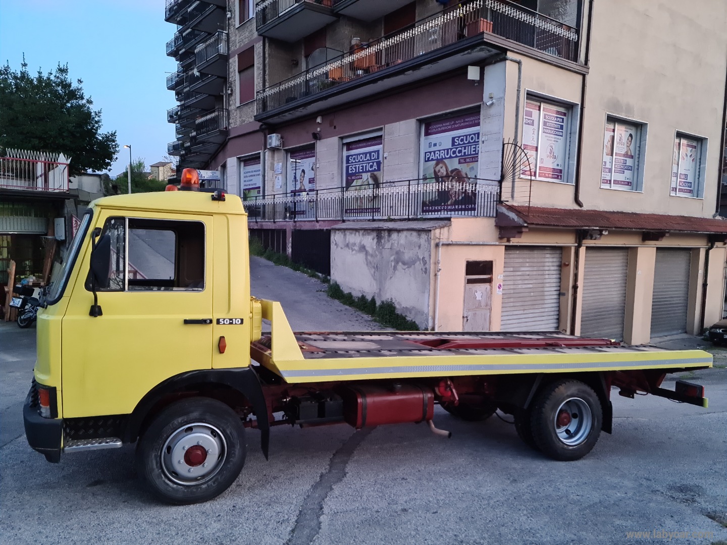 50 F 10 CARROATTREZZI UNICO PROPRIETARIO - immagine 2