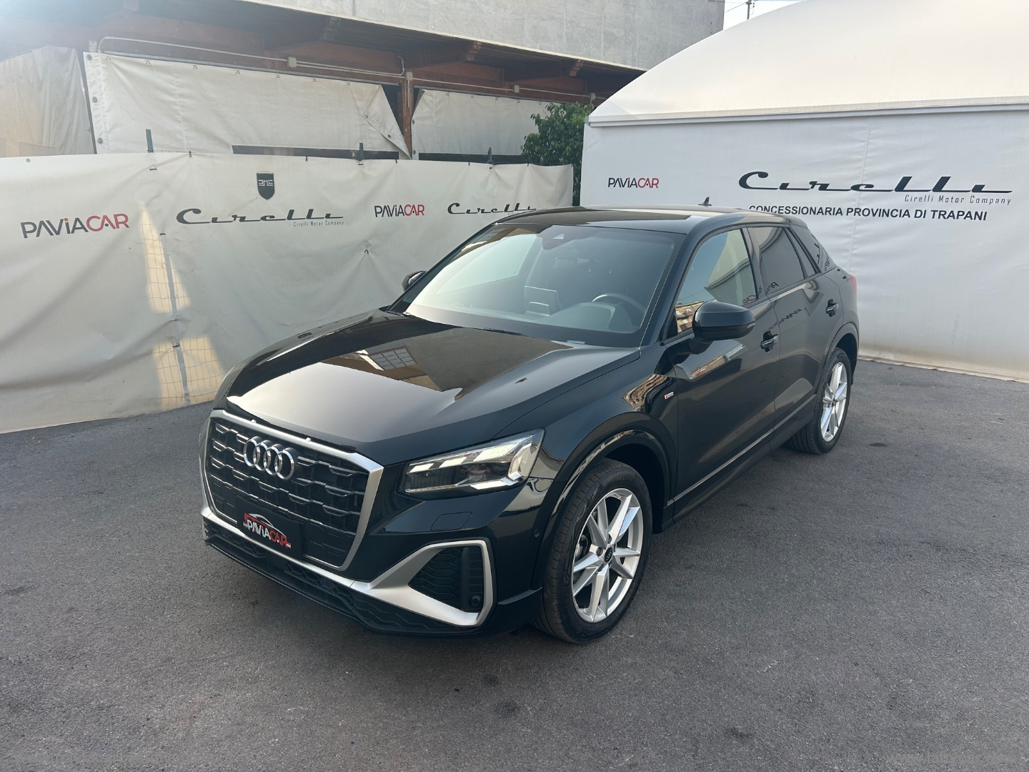 Q2 35 TFSI S tronic Identity Black - immagine 2