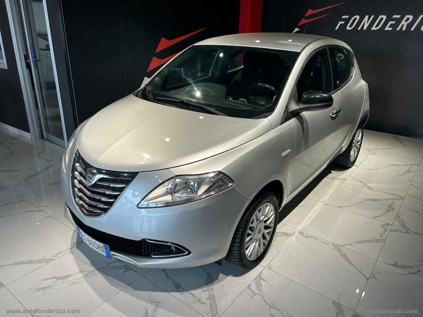 Ypsilon 0.9 T.Air 85CV METANO 5p. Gold - immagine 2