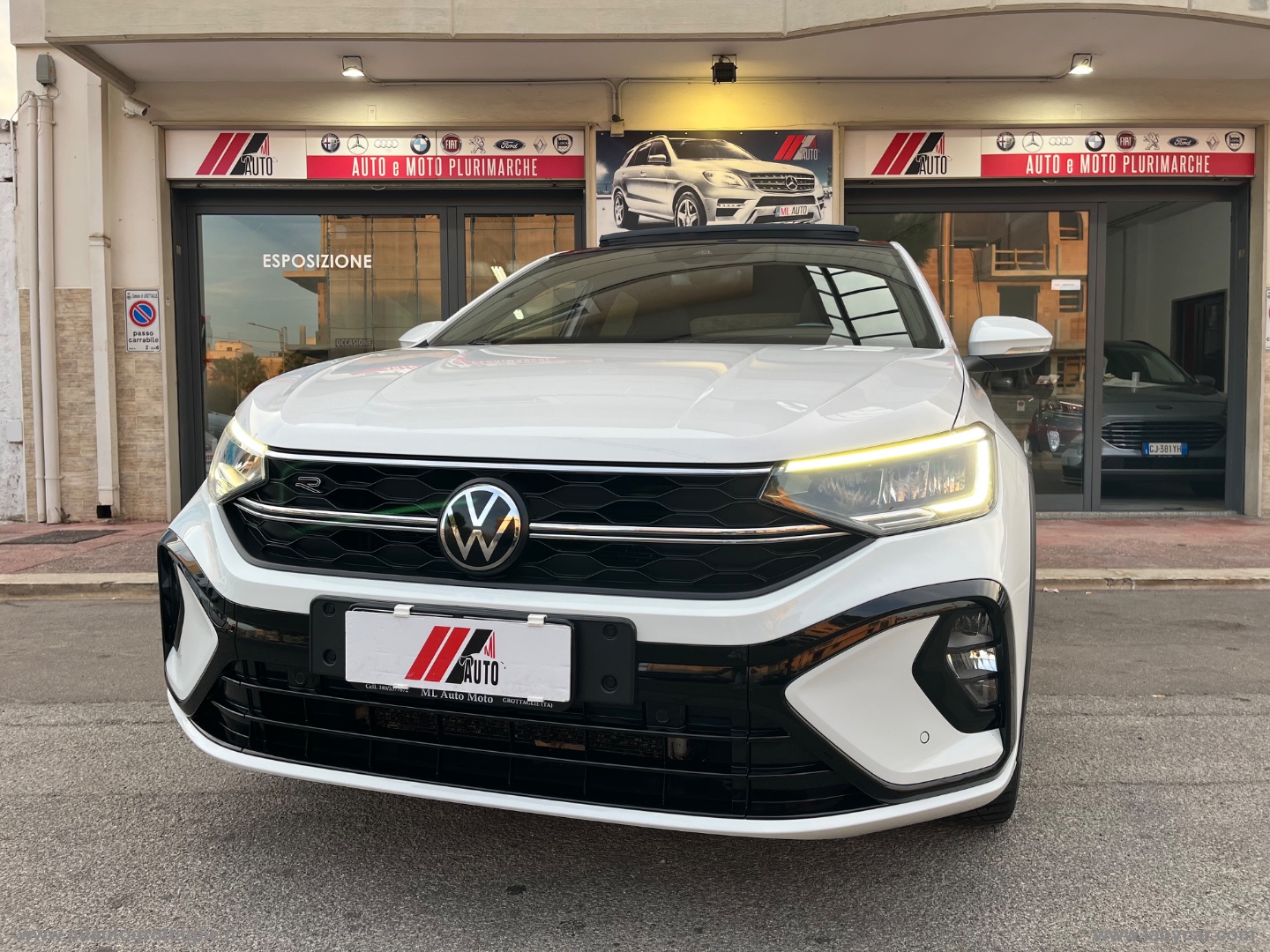 Taigo 1.0 TSI 110 CV DSG R-Line -TETTO - immagine 2