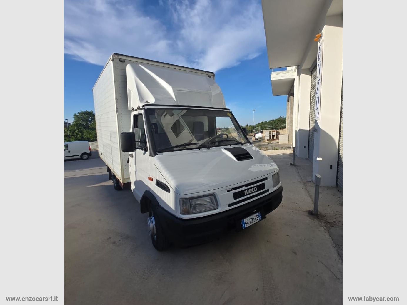 Daily 30.8 2.8 D PL Cabinato Basic PATENTE B - immagine 2