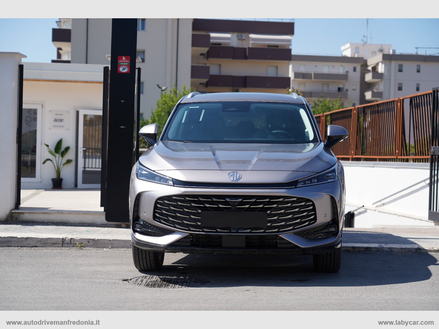 HS 1.5 PHEV Luxury - immagine 2