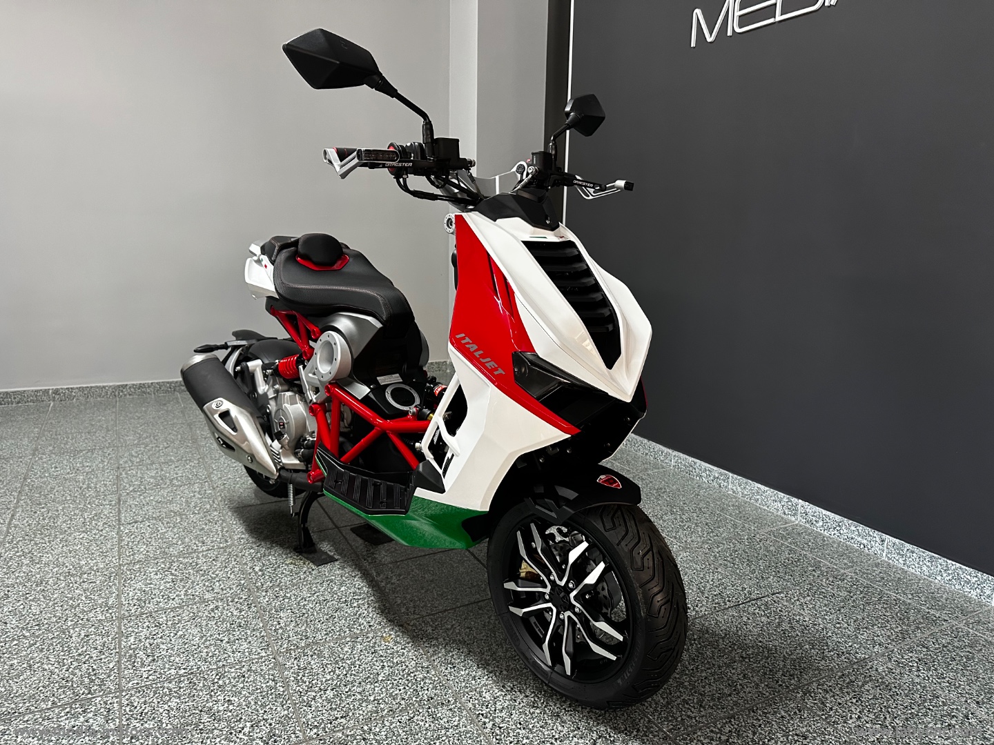 DRAGSTER 125 TRICOLORE - immagine 2