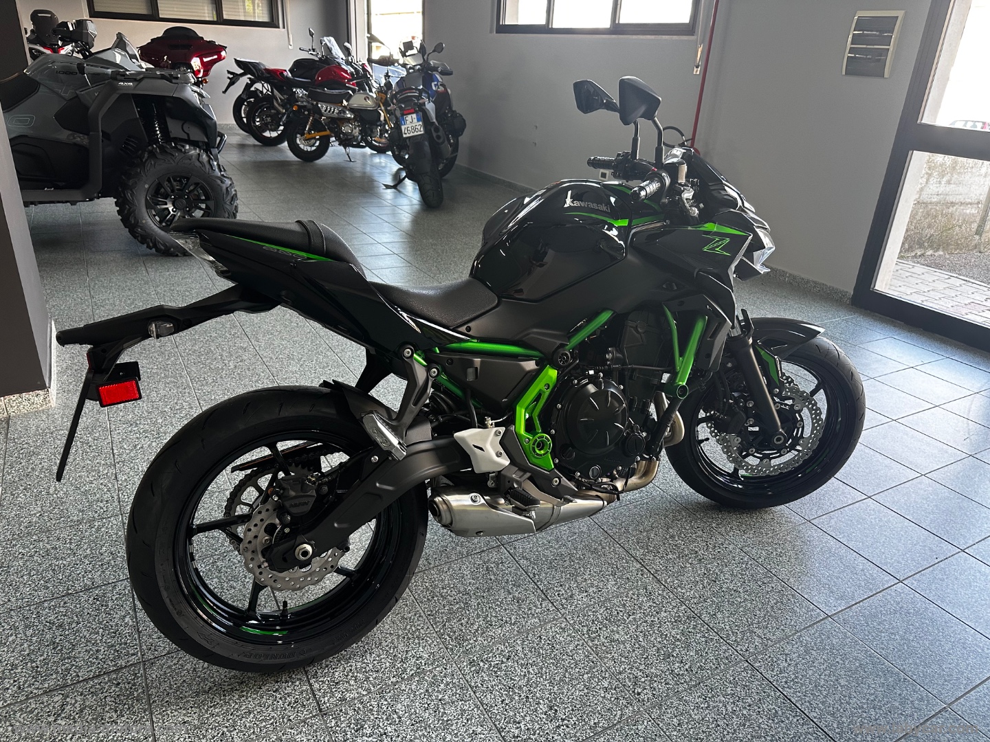 Z 650 Metallic Spark Black / Green - immagine 2
