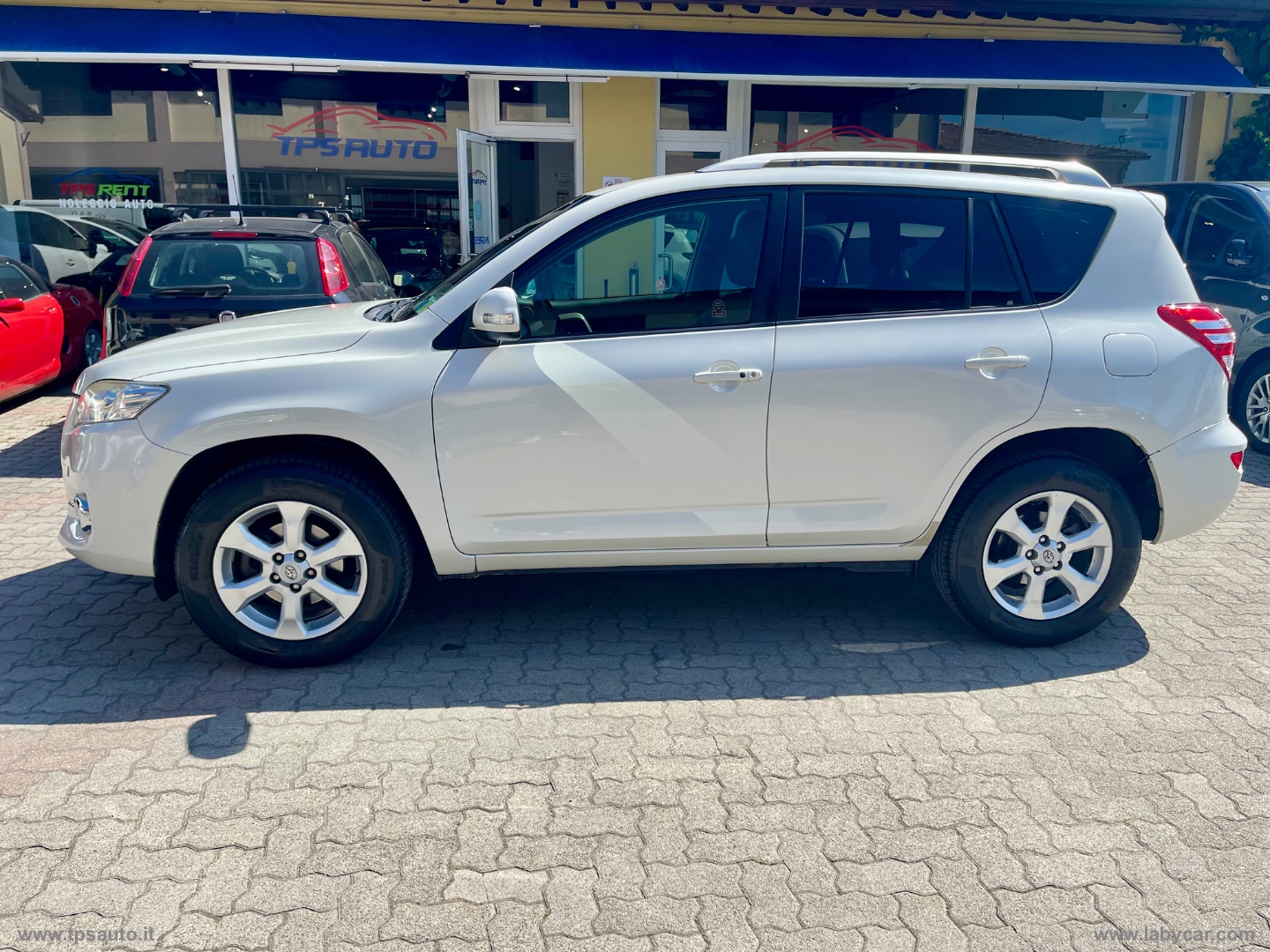 RAV4 Crossover 2.2 D-4D 150 CV Exclusive - immagine 2