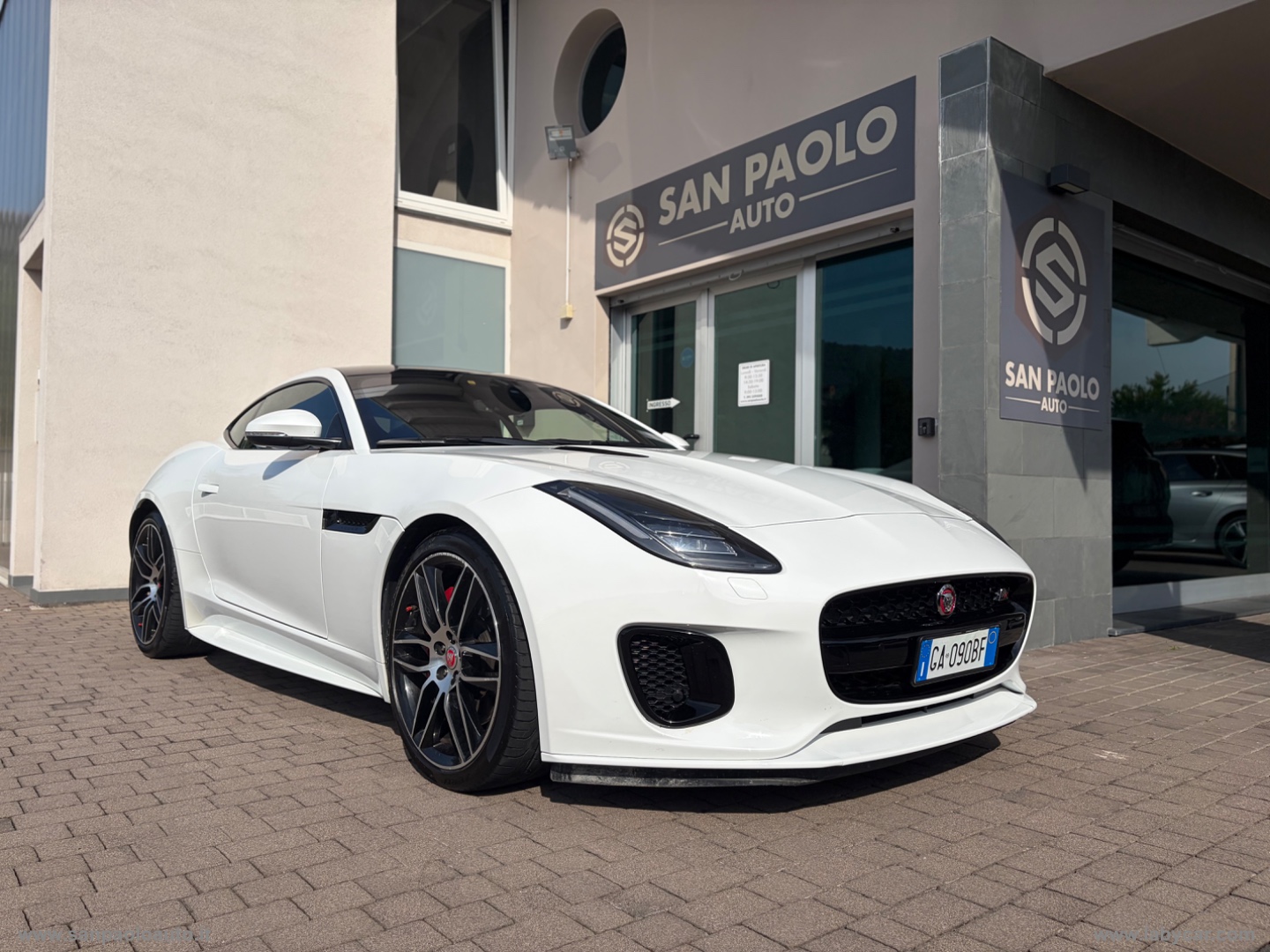 F-Type 2.0 aut. Coupé Chequered Flag - immagine 2