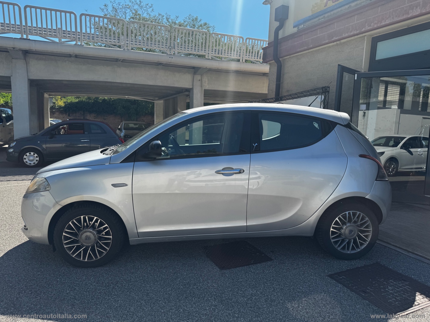 Ypsilon 0.9 T.Air 85 CV 5p. S&S Silver - immagine 2