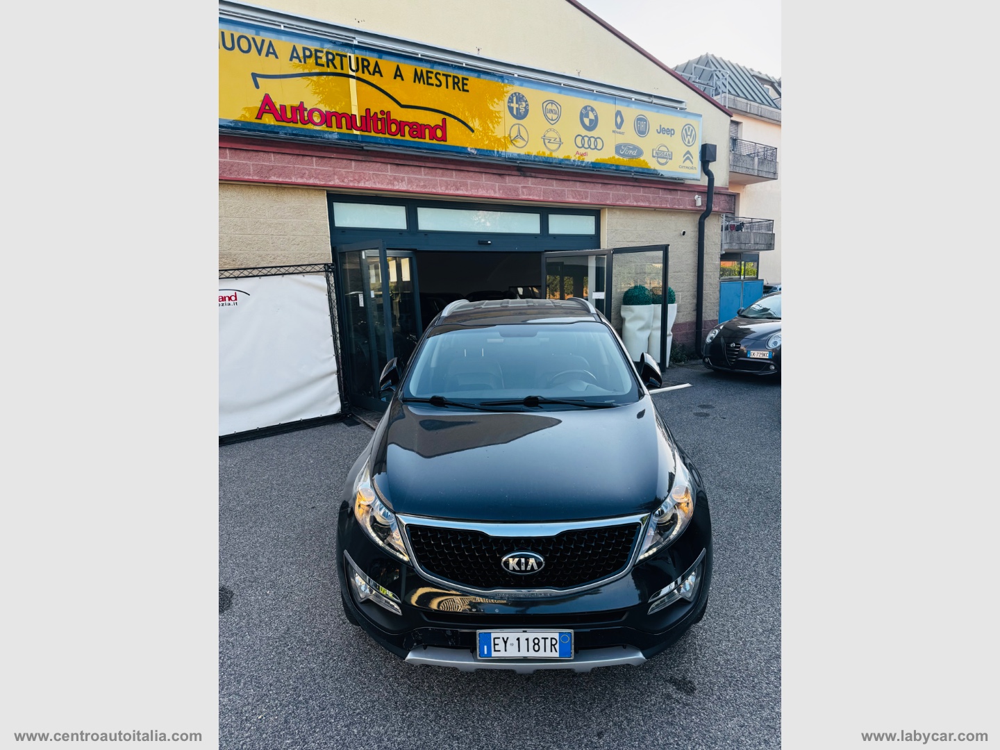 Sportage 2.0 CRDI AWD Pure Rebel - immagine 2