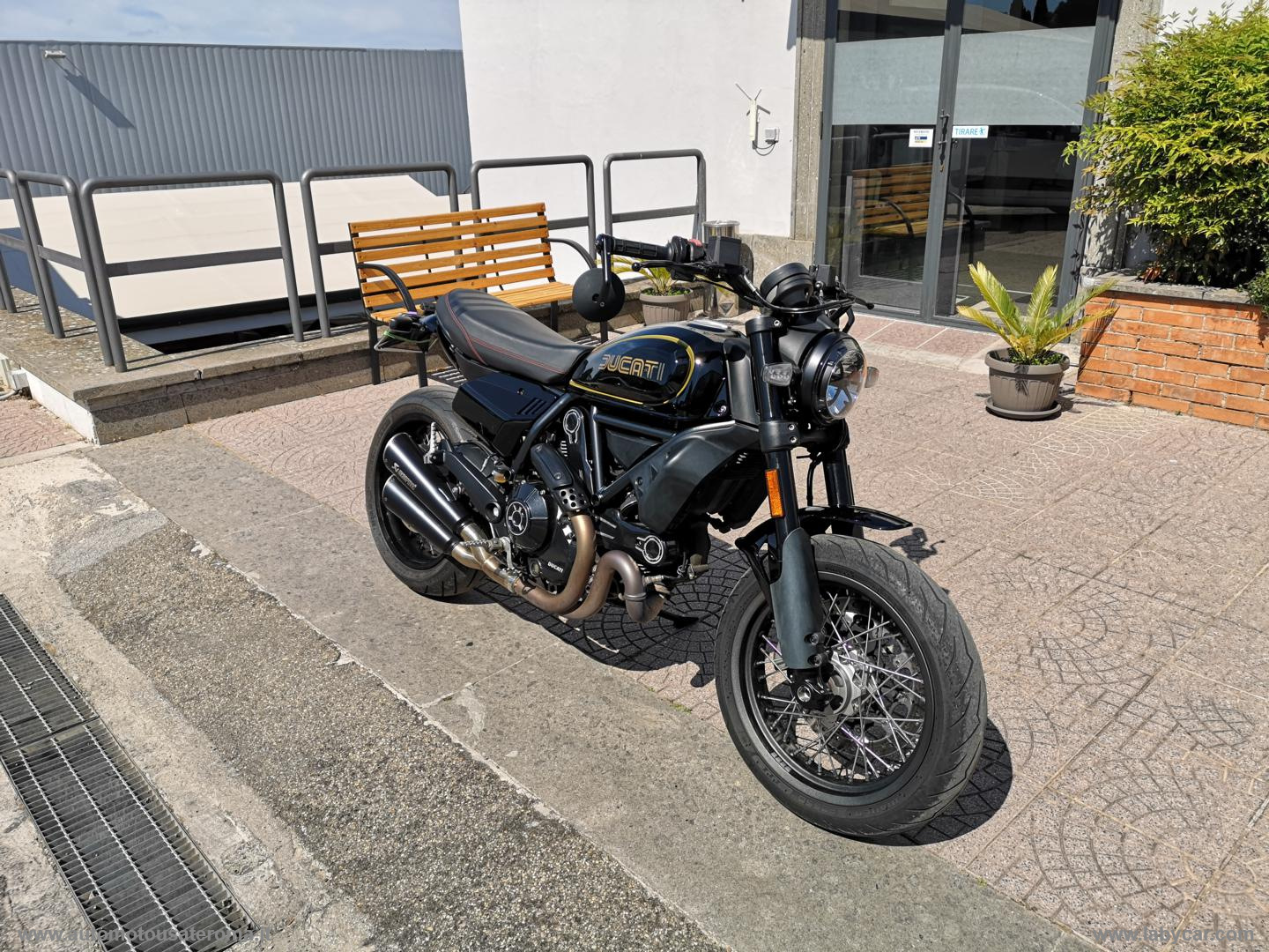 Scrambler 800 URBAN MOTARD PROMO WEB - immagine 2