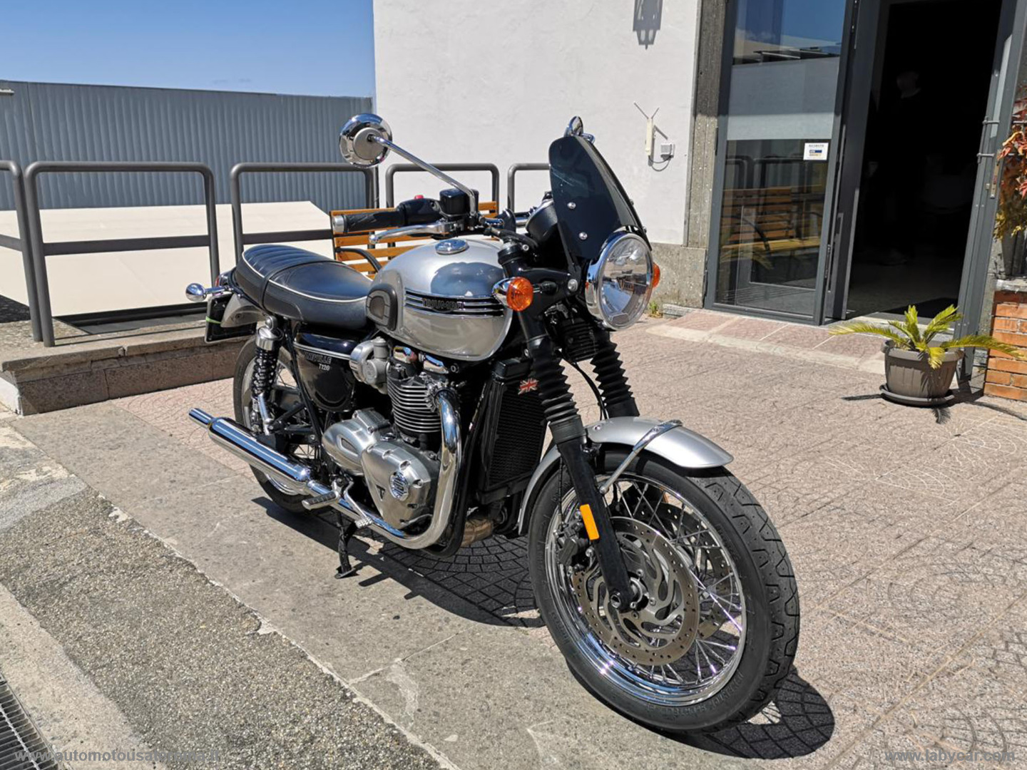 Bonneville T 120 PROMO WEB - immagine 2