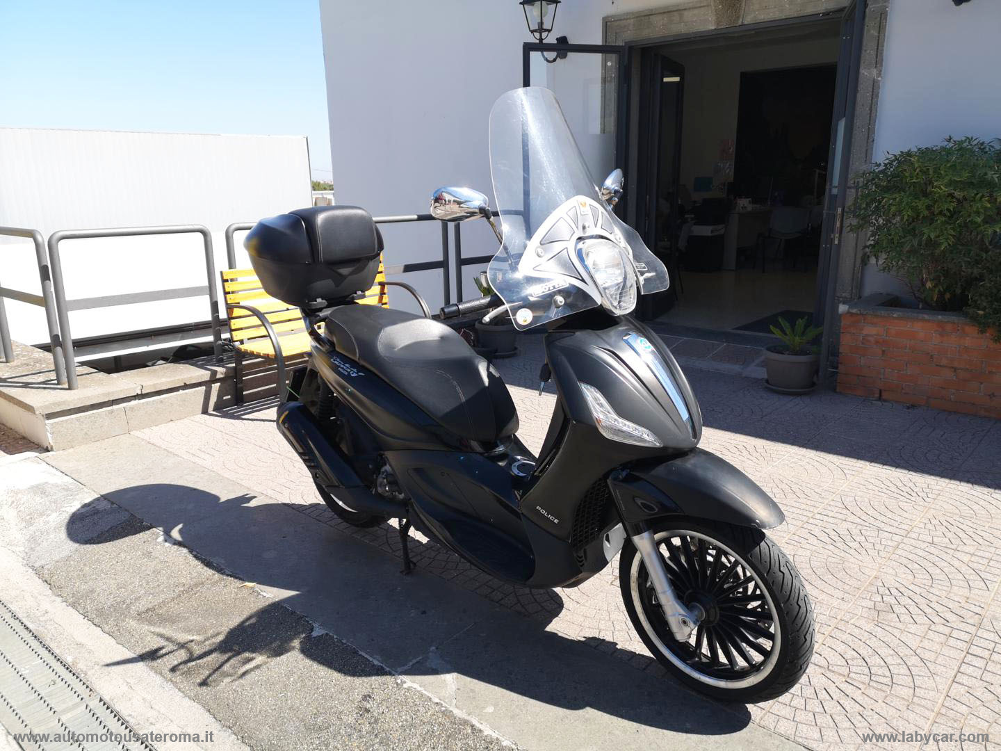 Beverly 300 I.E. POLICE ABS ASR RATE AUTO MOTO SCOOTER - immagine 2