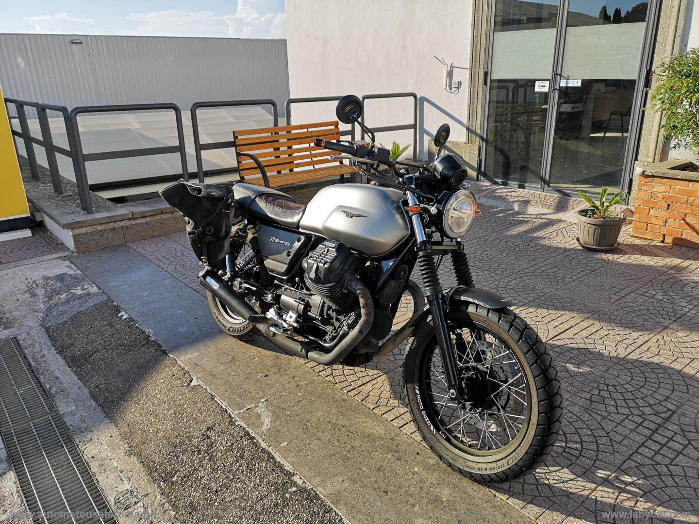 V7 III LIMITED RATE AUTO MOTO SCOOTER - immagine 2
