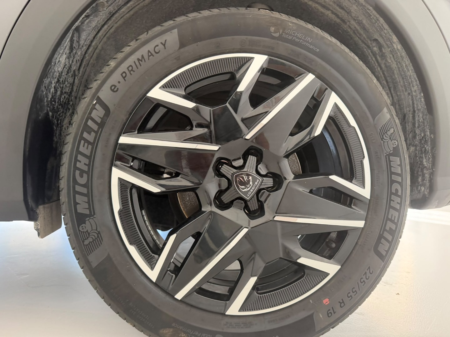 3008 Hybrid 145 e-DCS6 GT - immagine 2