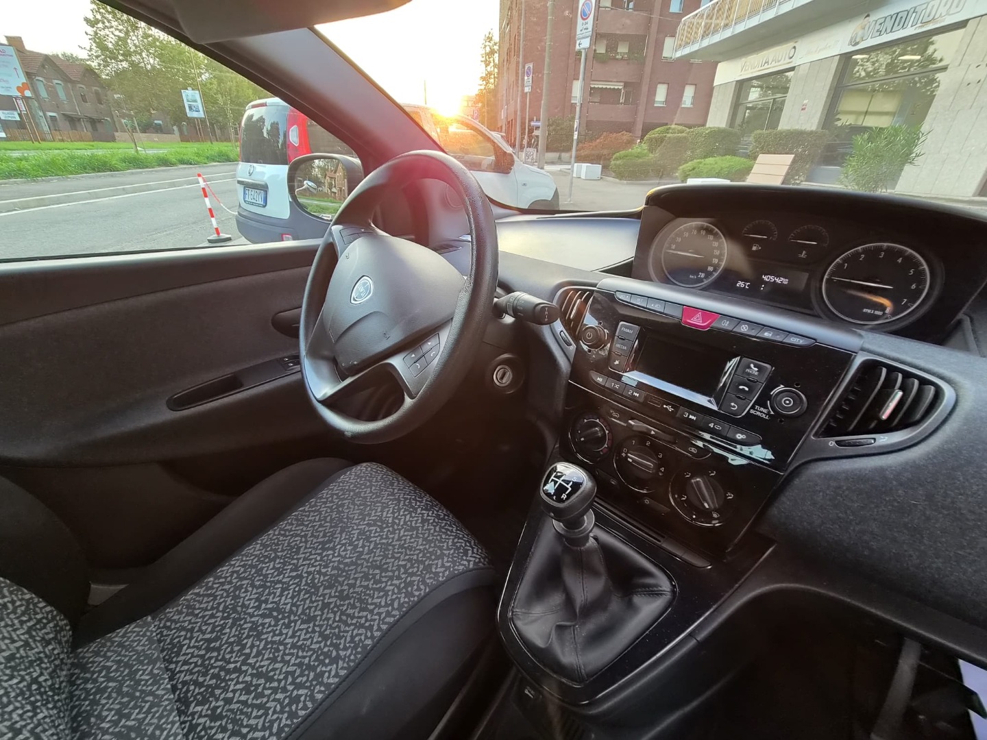 Ypsilon 1.2 69 CV 5p. Silver - immagine 2