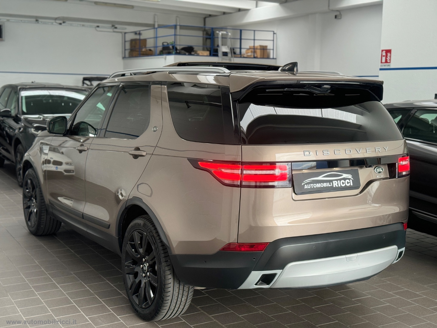 Discovery 2.0 SD4 240 CV HSE Luxury 7 POSTI - immagine 2
