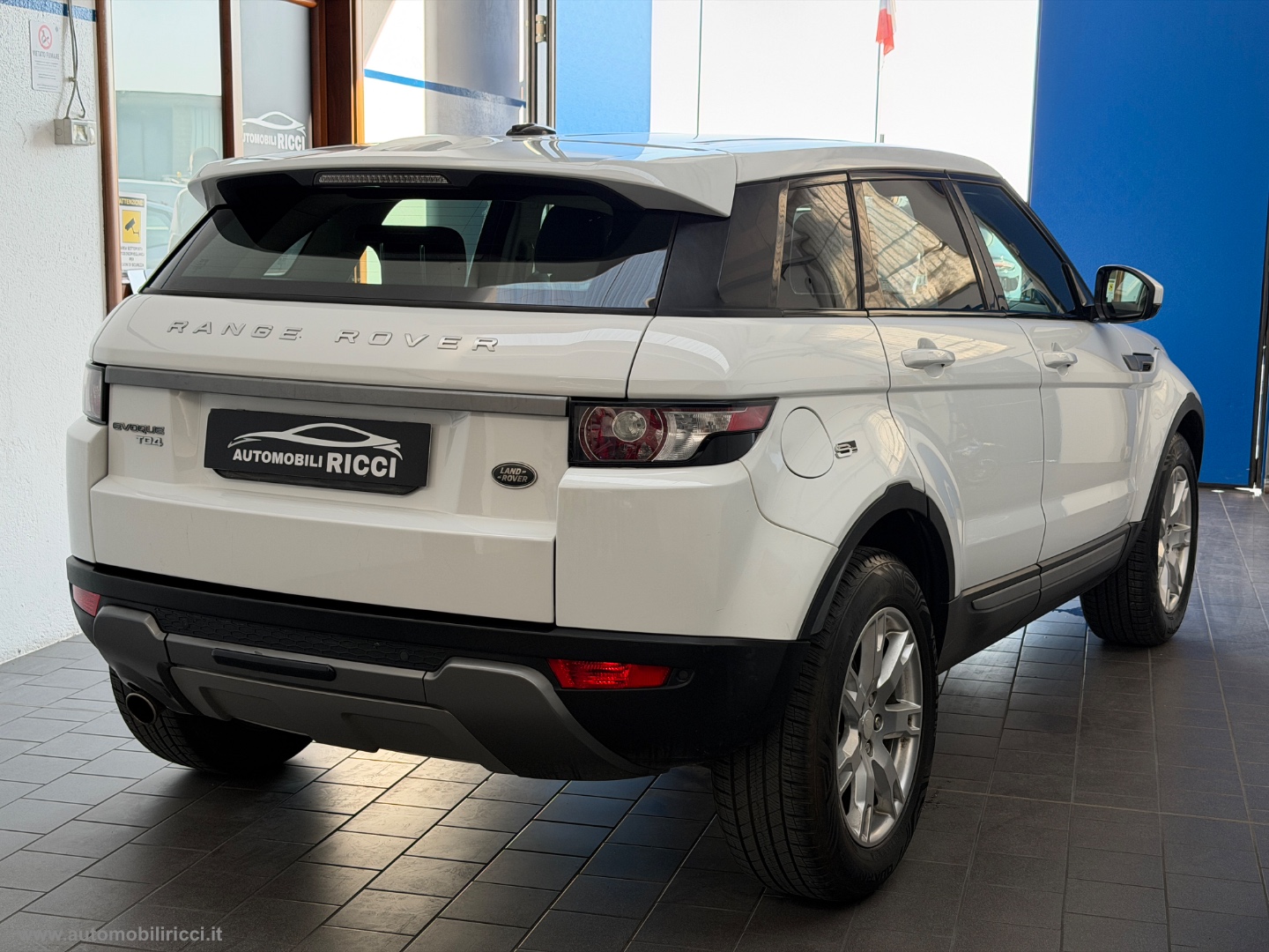 RR Evoque 2.2 TD4 5p. Prestige - immagine 2