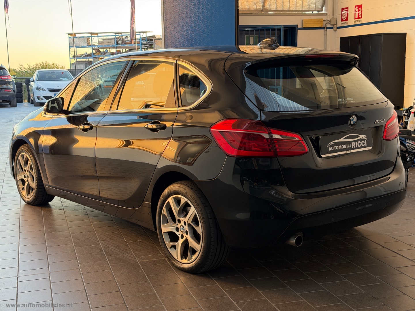 218d Active Tourer Advantage - immagine 2
