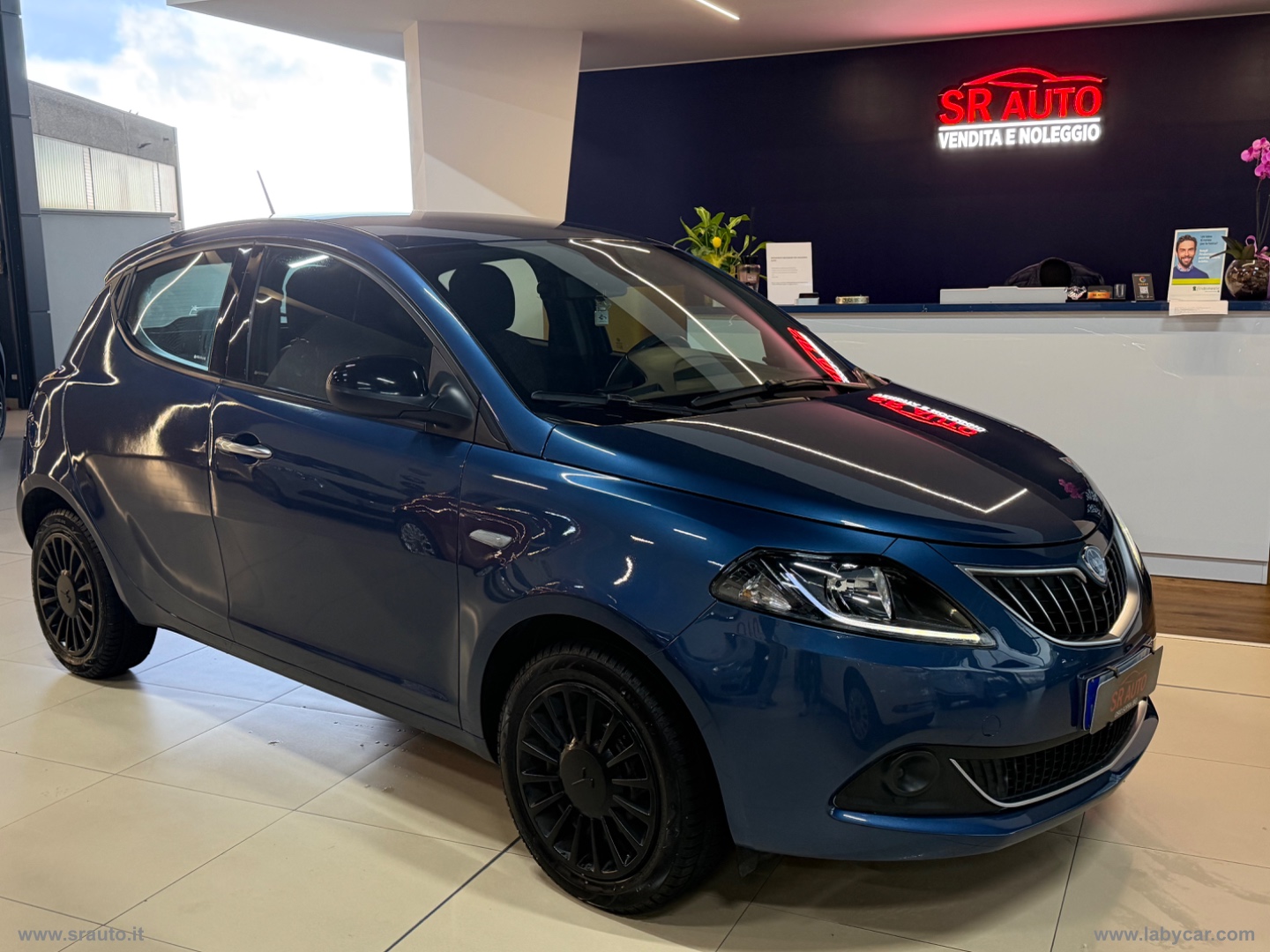 Ypsilon 1.0 FireFly 5pS&S Hyb. Eco Silv. - immagine 2
