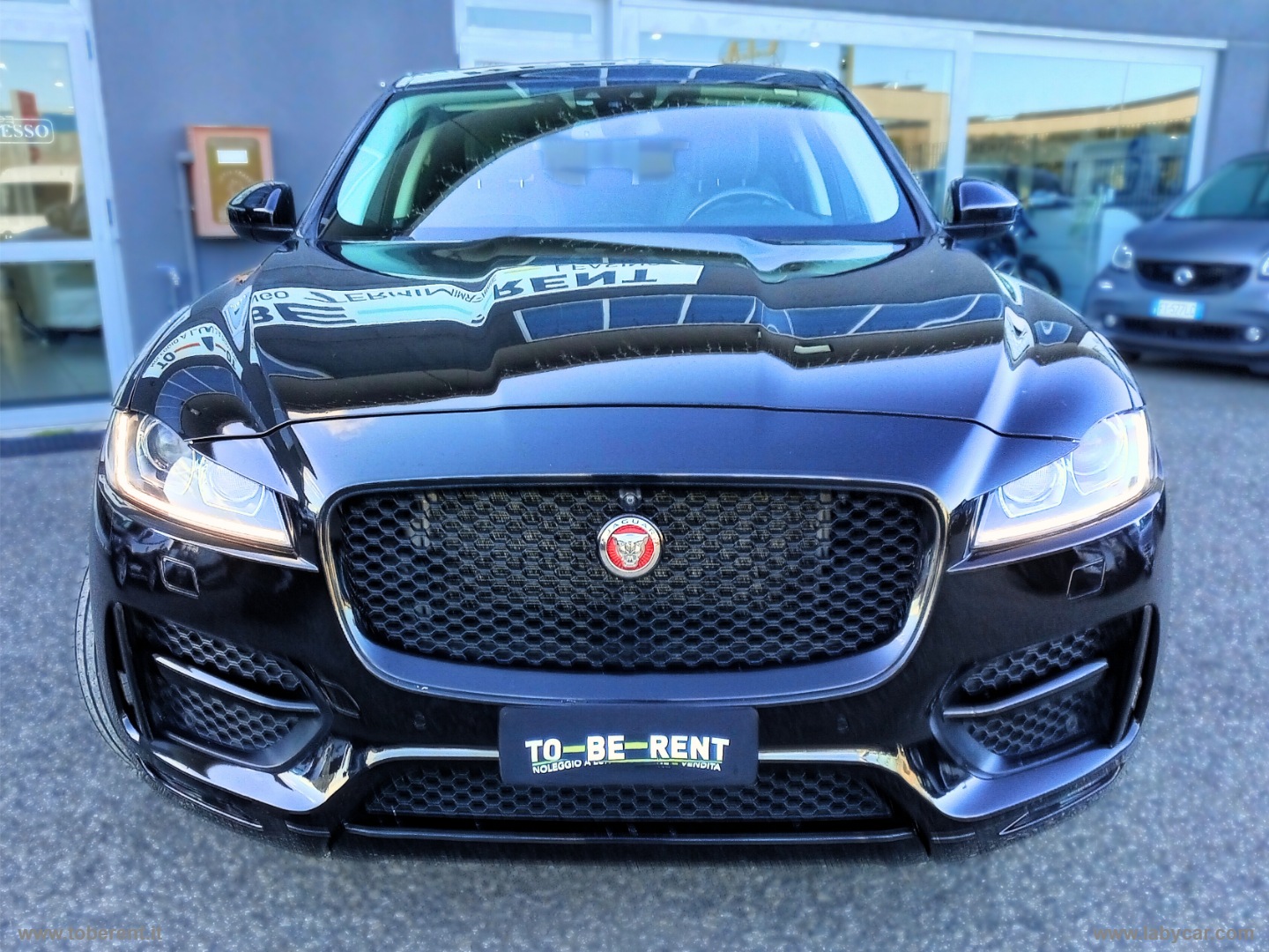 F-Pace 2.0 D 240 CV AWD aut. R-Sport - immagine 2