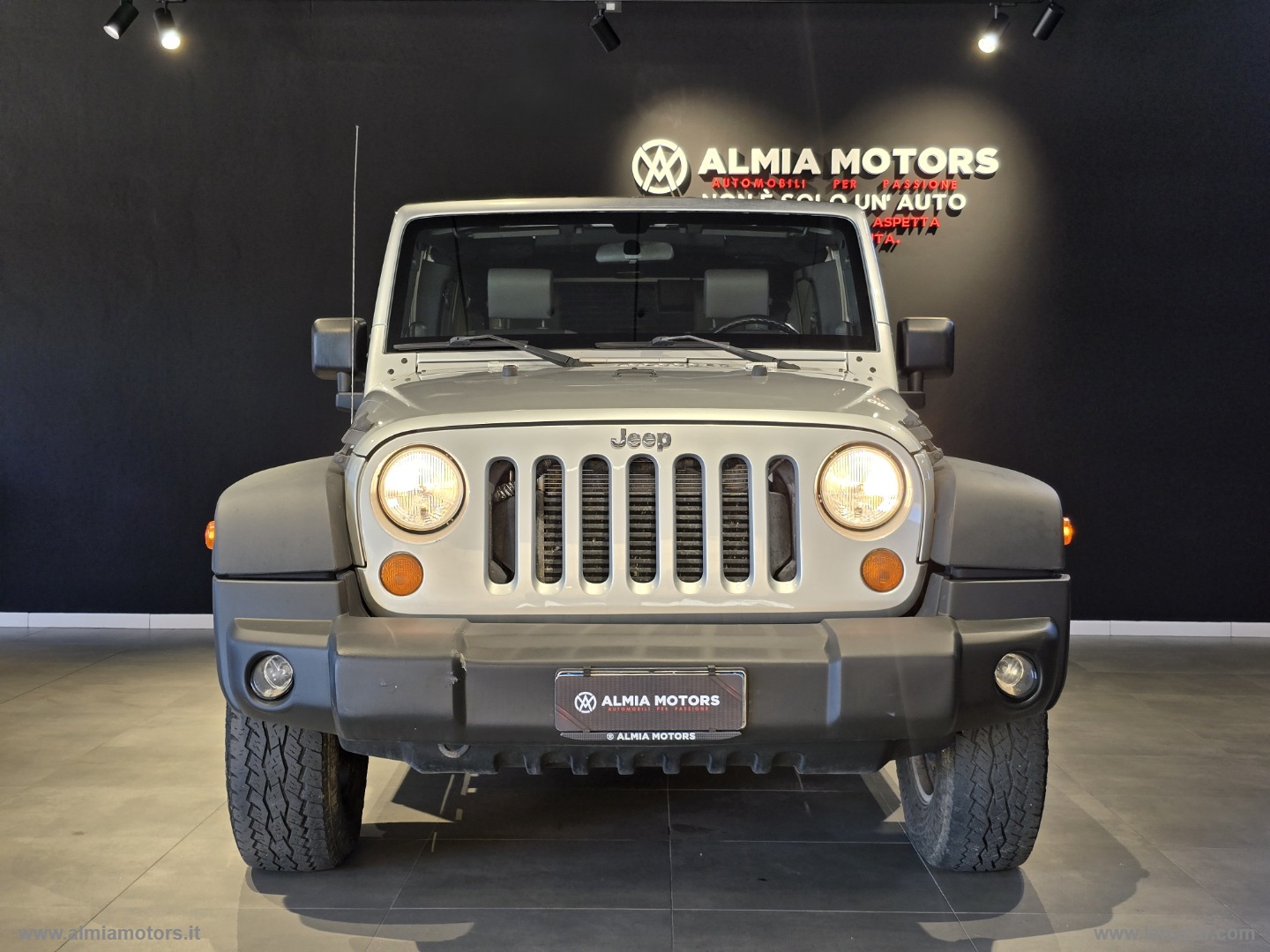 Wrangler Unlimited 2.8 CRD Sport Auto - immagine 2