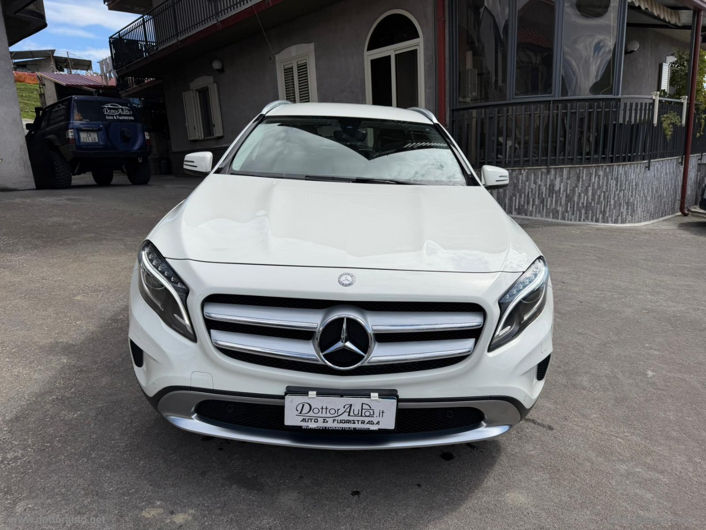 GLA 200 d Automatic 4Matic Premium - immagine 2