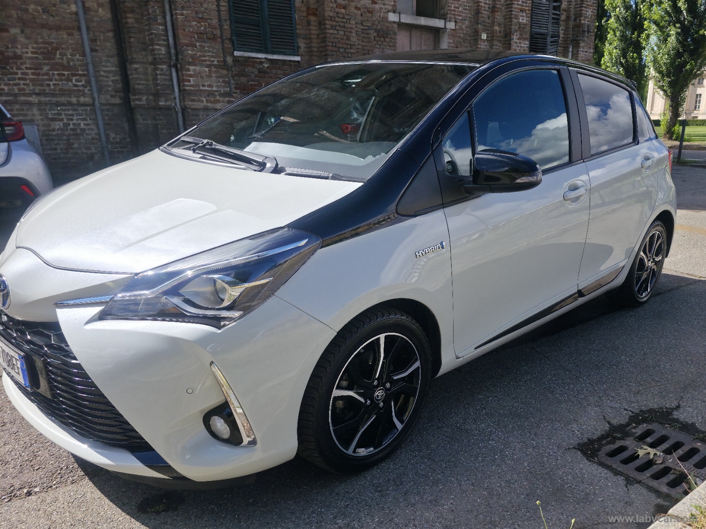 Yaris 1.5 Hybrid 5p. Y20 Bitone GARANZIA CASA MADRE - immagine 2