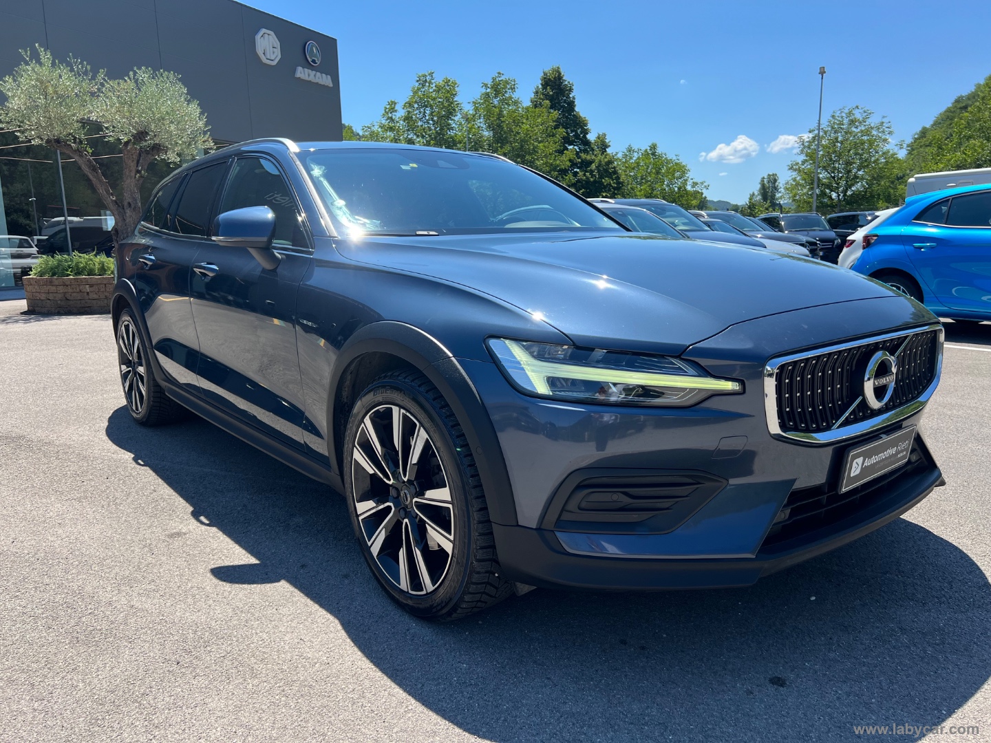 V60 Cross Country D4 AWD Geartronic Pro - immagine 3