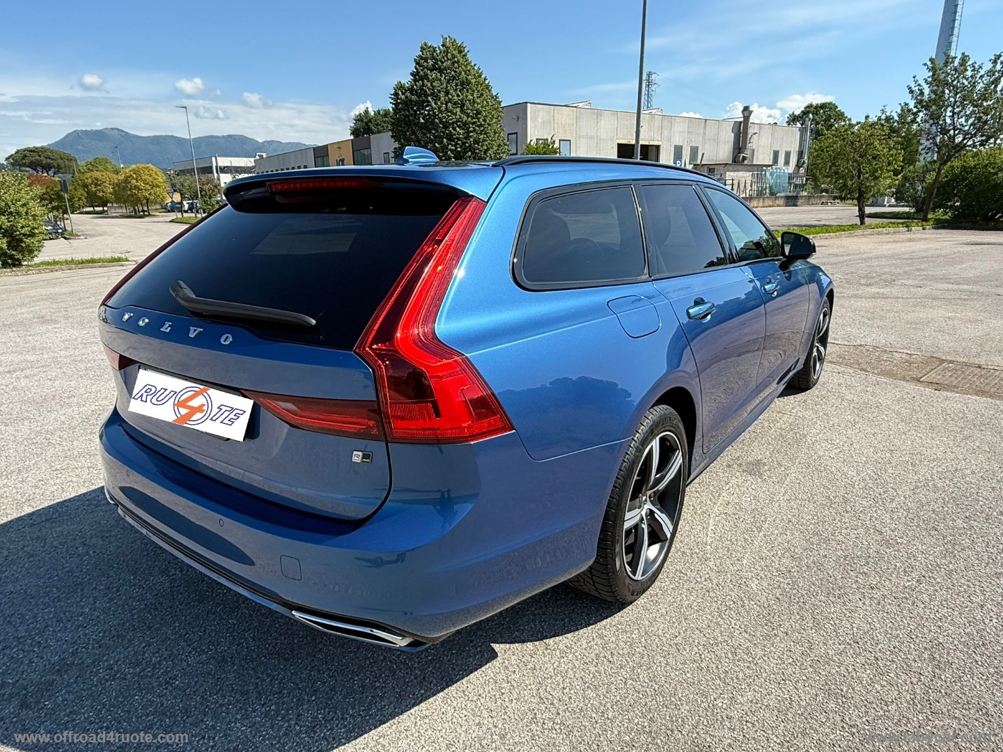D5 AWD Geartronic R-design - immagine 3
