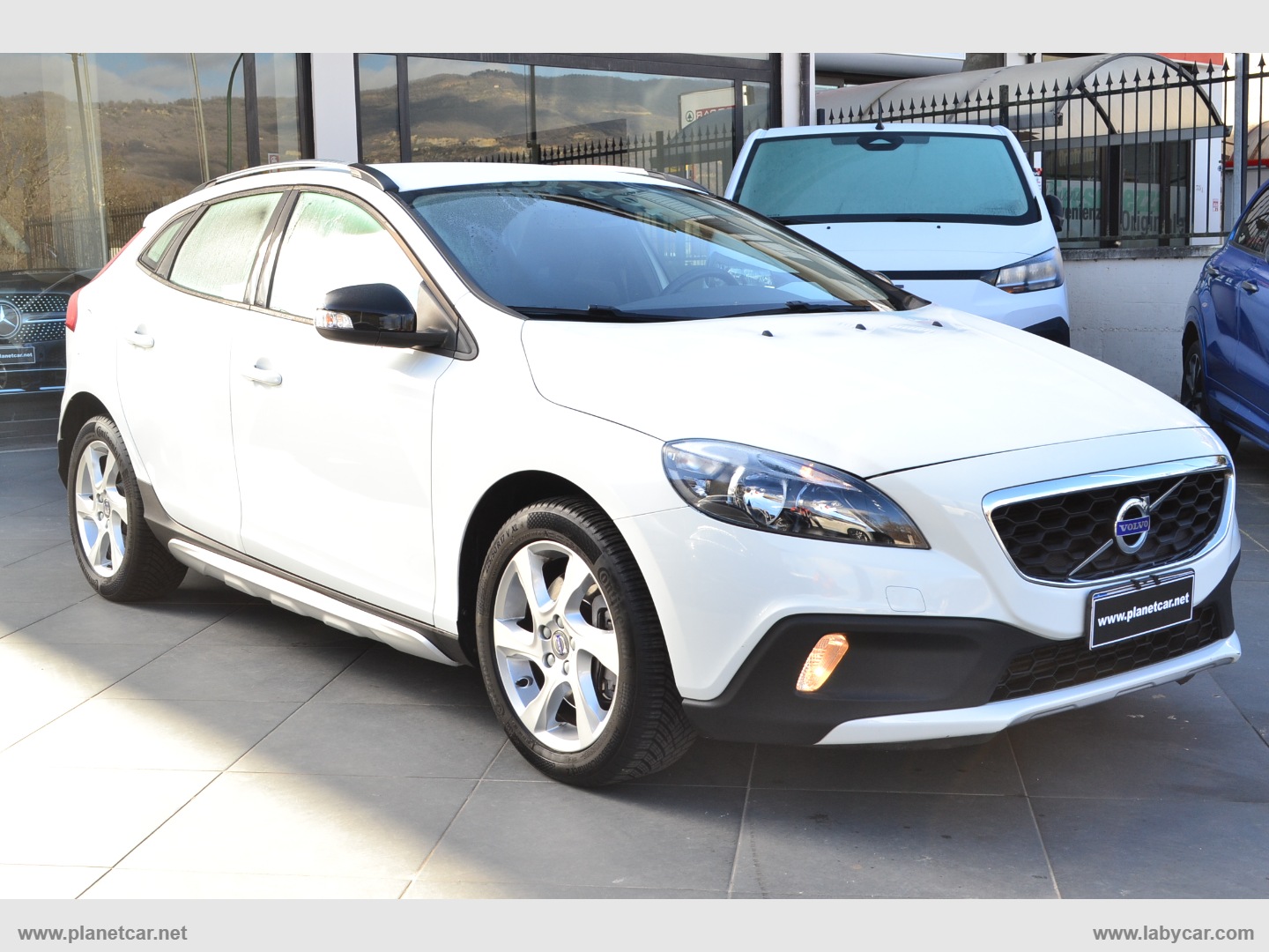 V40 Cross Country D2 Momentum - immagine 3