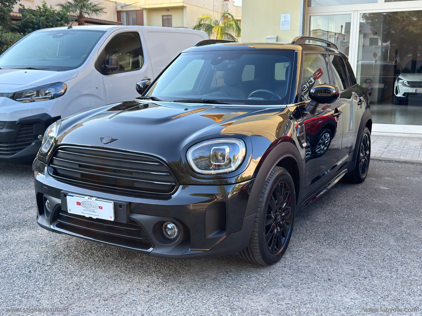 Mini Cooper D Essential Countryman - immagine 3