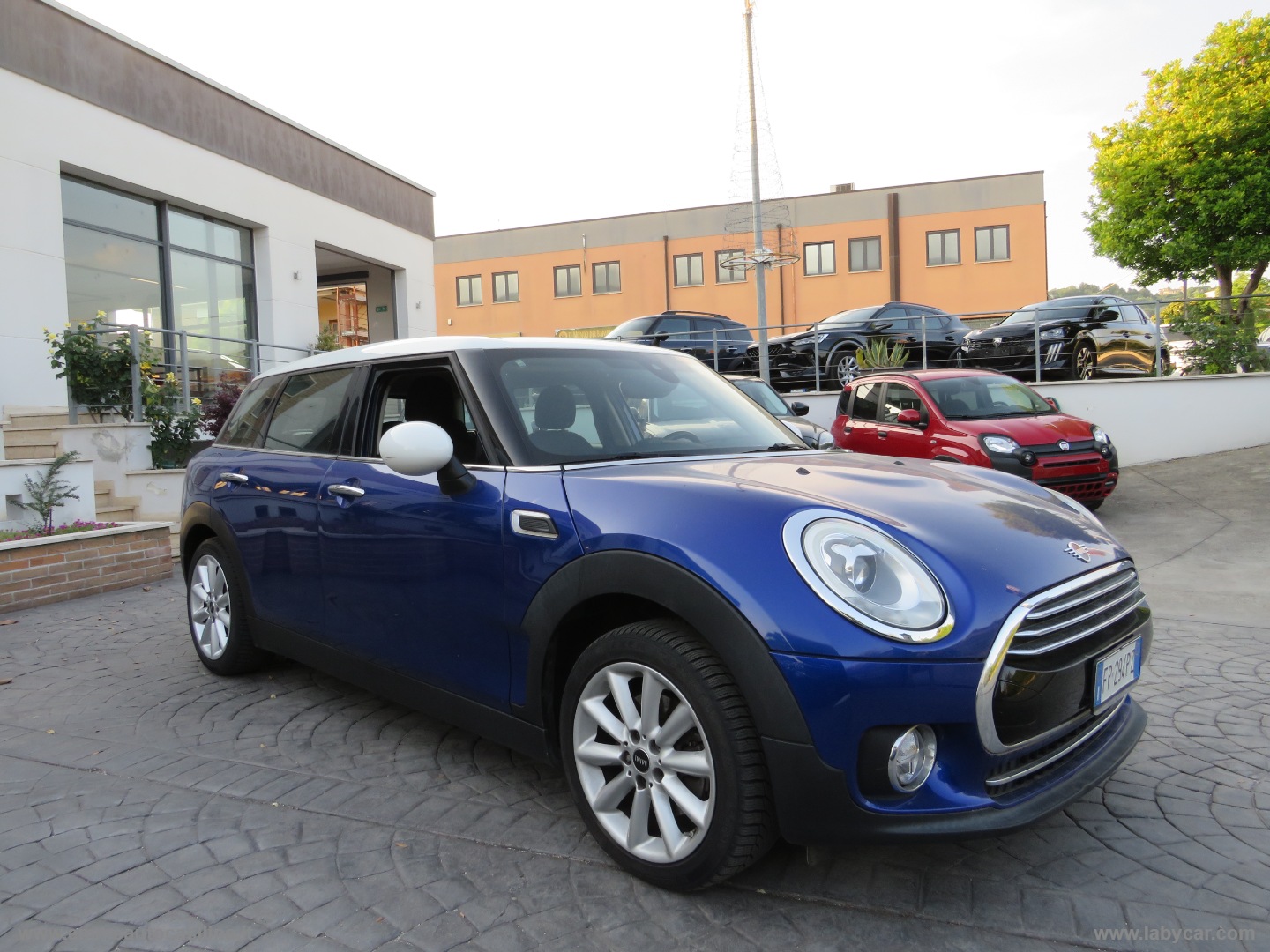 Mini Cooper D Business Clubman Aut. - immagine 3