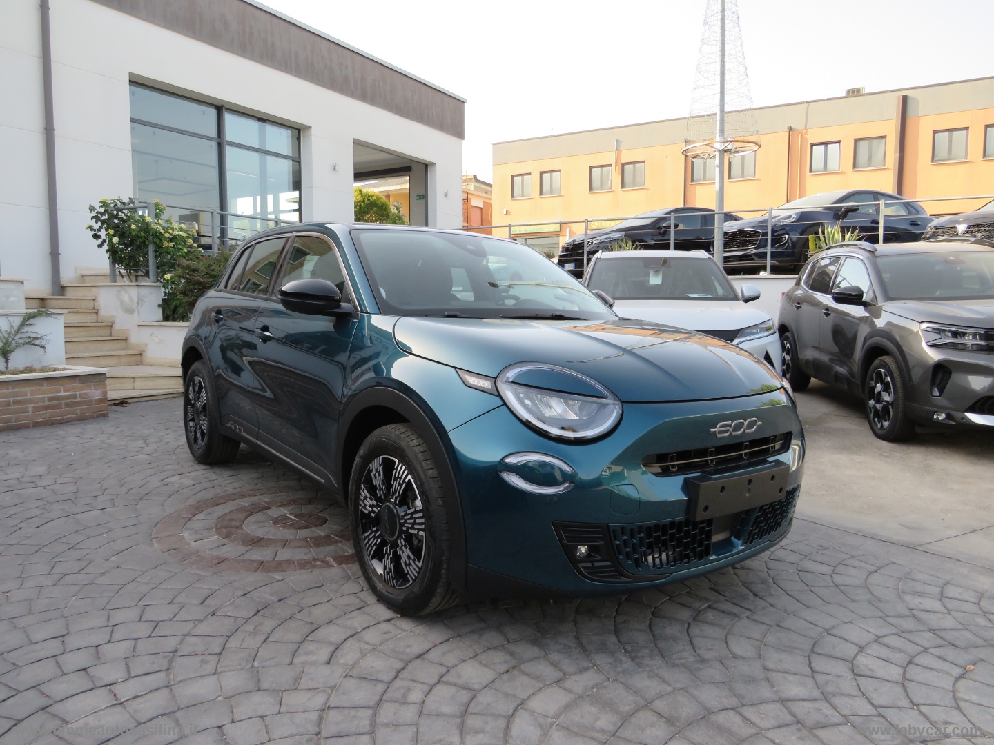 600 Hybrid 110 CV DCT MHEV - immagine 3