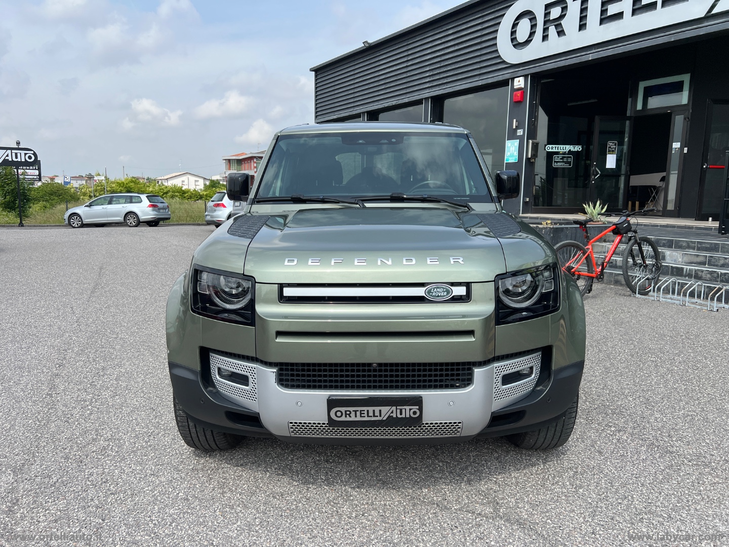Defender 110 3.0D I6 250 CV AWD Auto SE - immagine 3