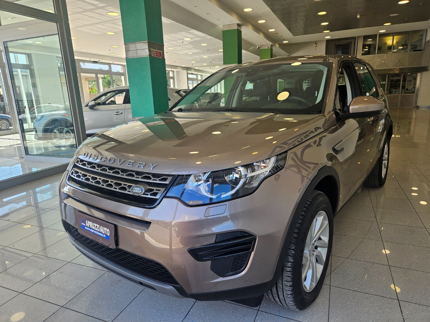 Discovery Sport 2.0 TD4 180 CV SE - immagine 3