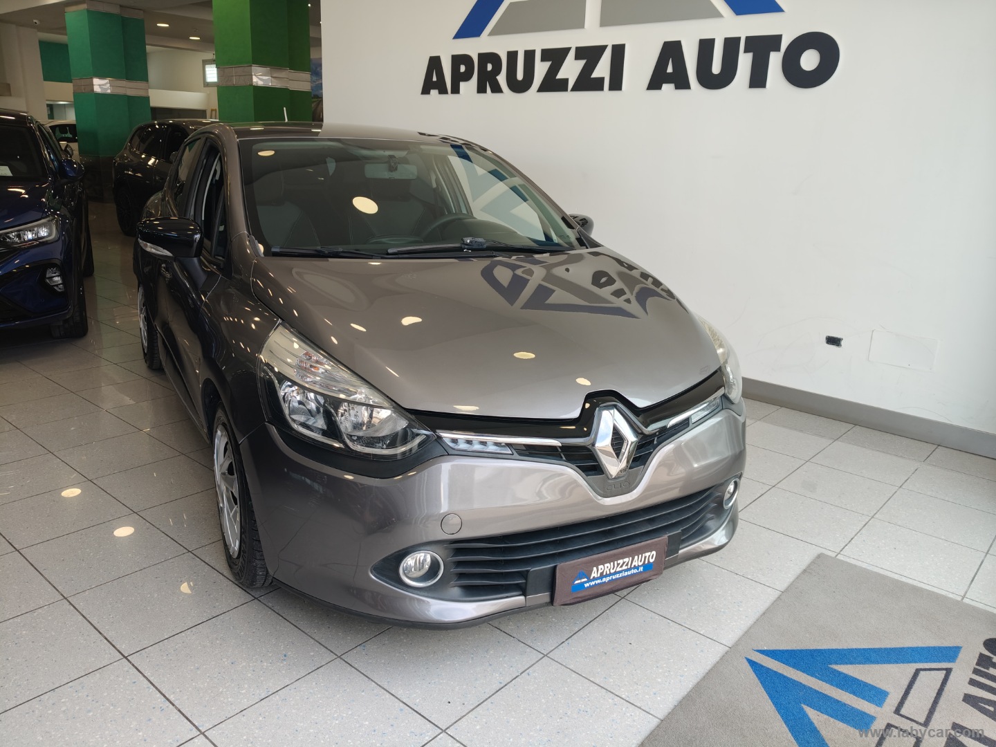 Clio 1.2 75 CV 5p. Costume National - immagine 3