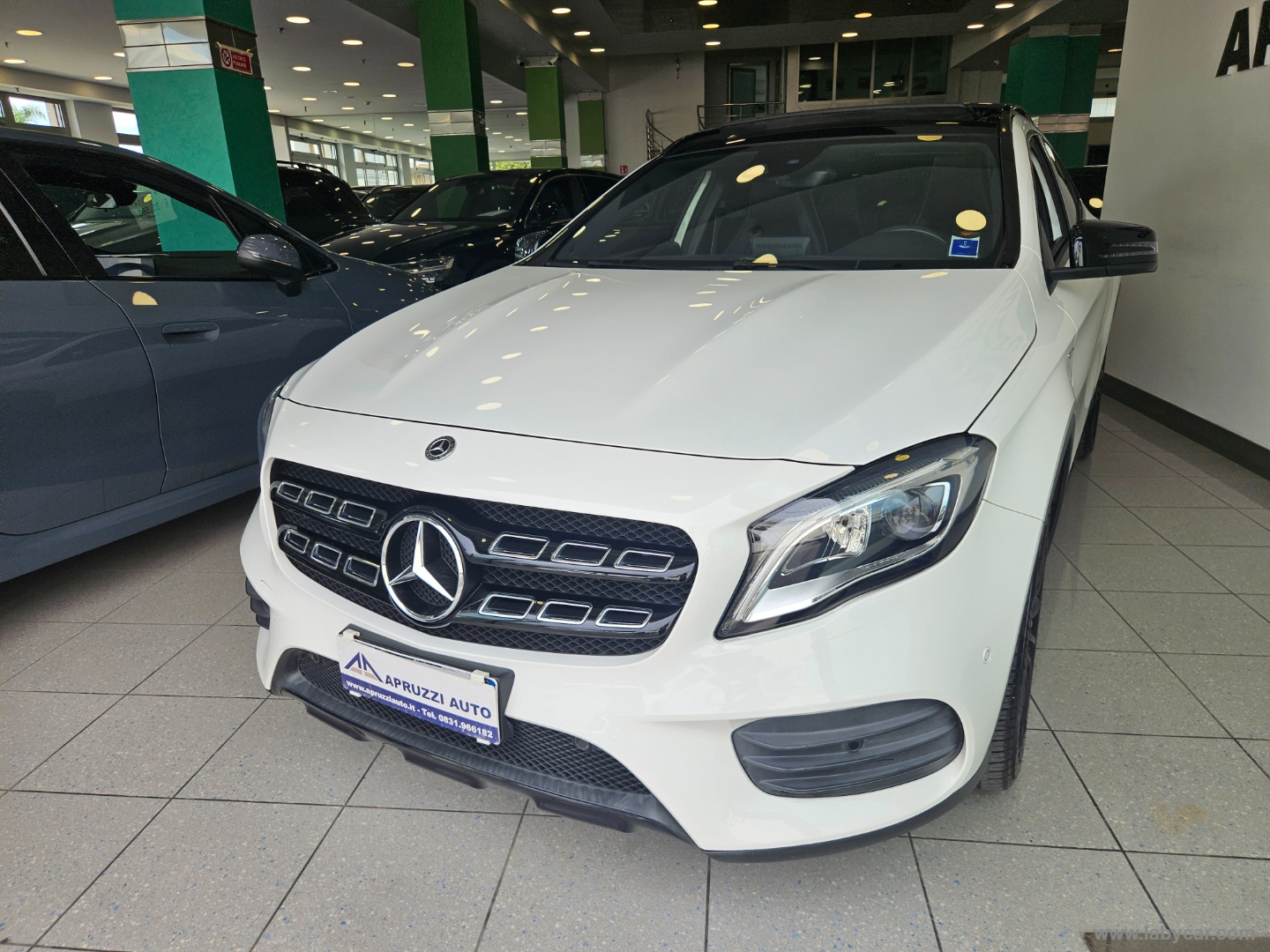 GLA 200 d Automatic 4Matic Premium - immagine 3