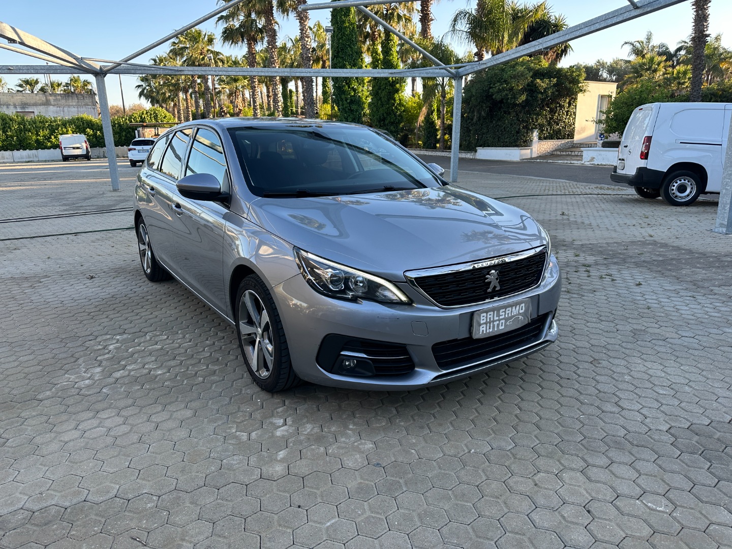 308 BlueHDi 130 S&S EAT8 SW Allure - immagine 3
