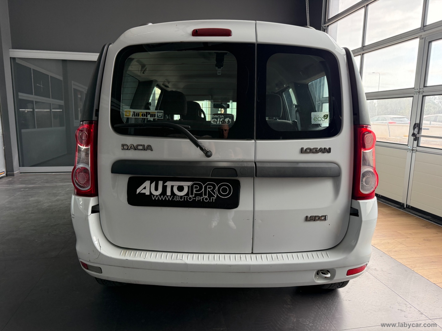 Logan MCV 1.5 dCi 90 CV 5p.ti Blackline - immagine 3
