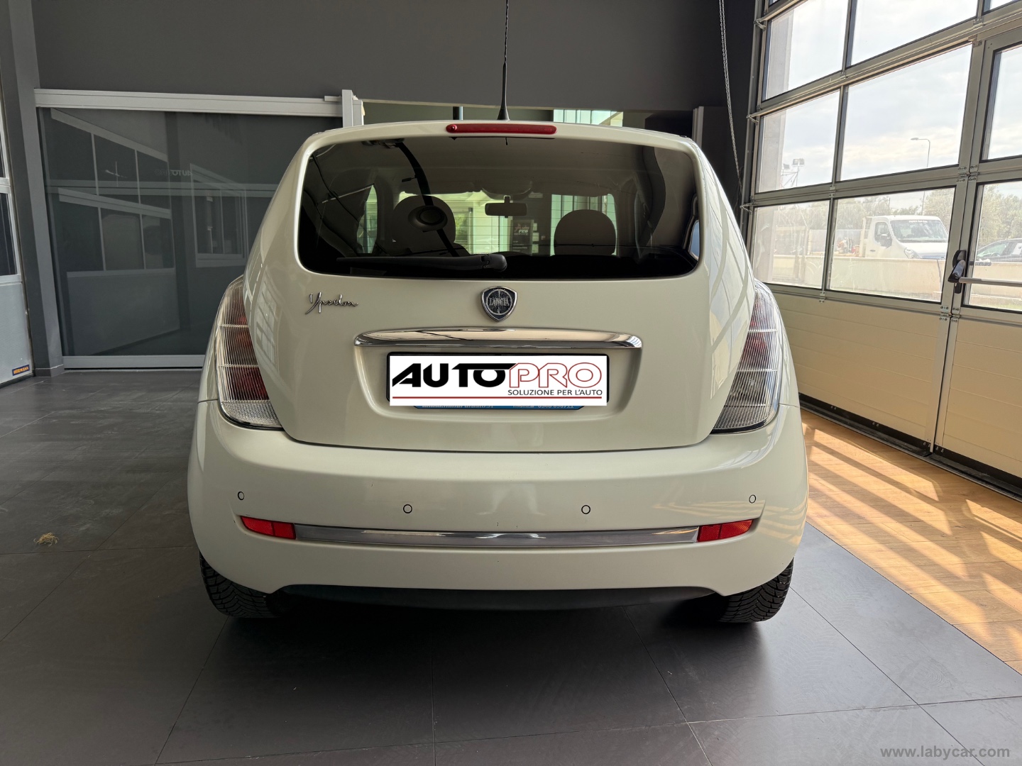 Ypsilon 1.4 Argento Ecochic GPL - immagine 3