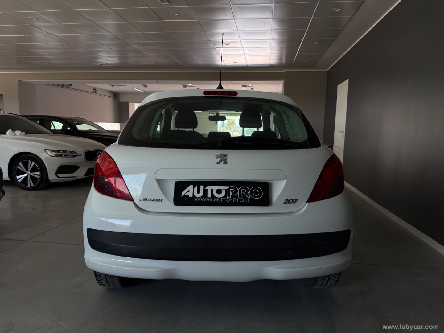 207 1.4 8V 75CV 3p. ONE Line - immagine 3