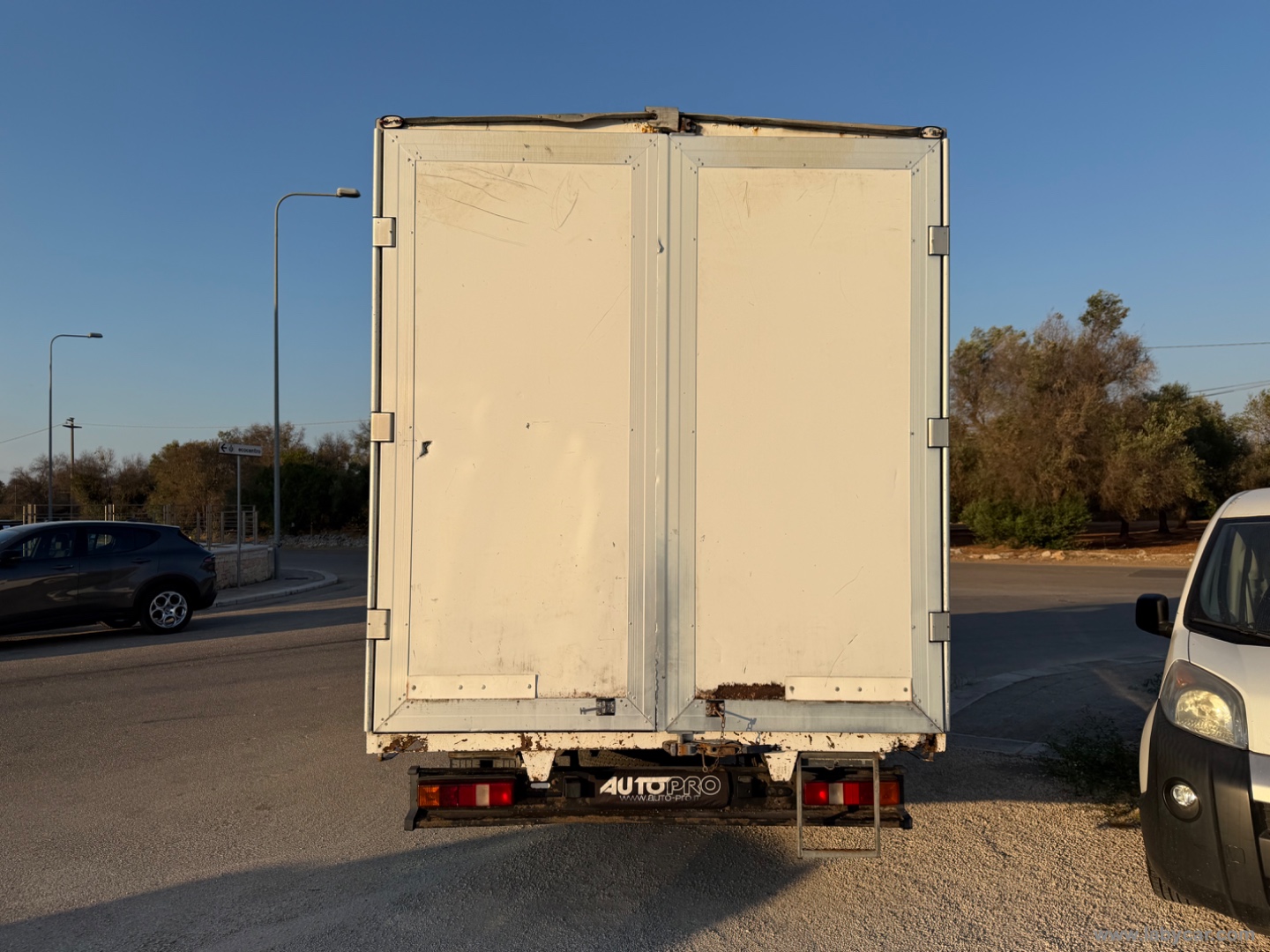 Transit 350L 2.4 TDCi/115 PL-RG Cabinato - immagine 3