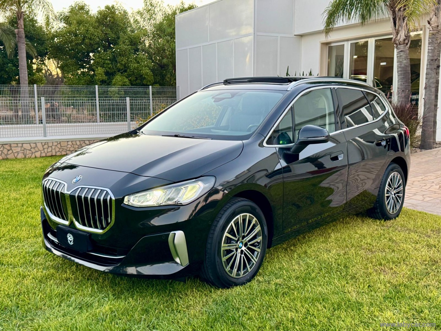 218d Active Tourer Luxury - immagine 3