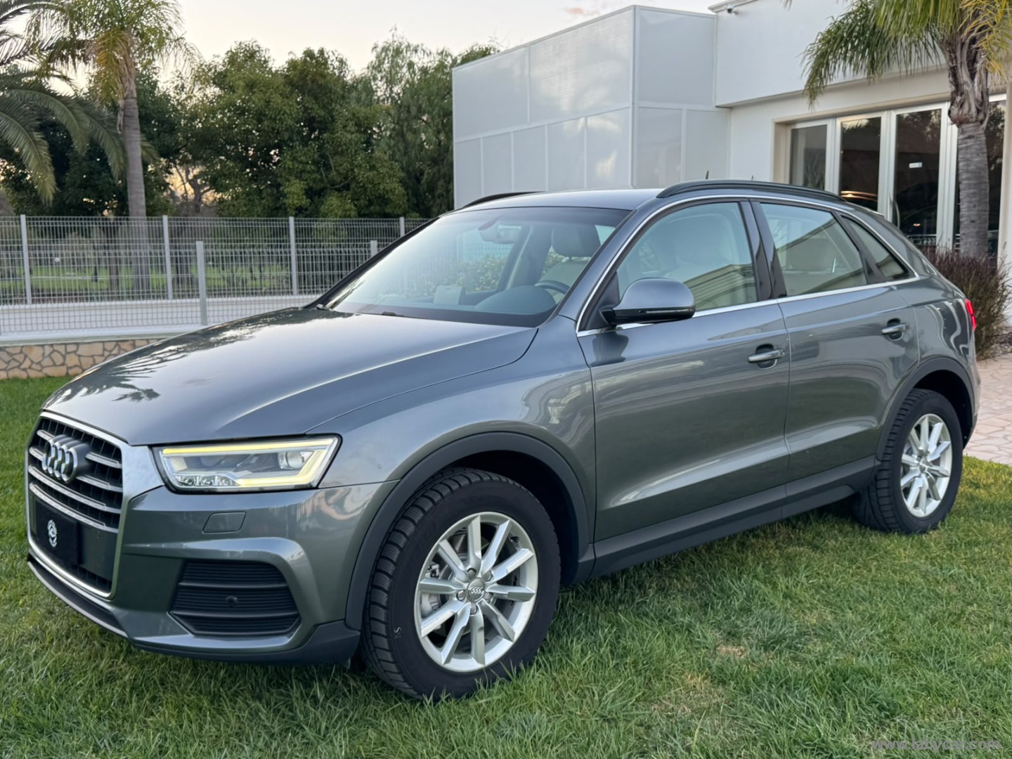 Q3 2.0 TDI 150CV S tronic Design - immagine 3
