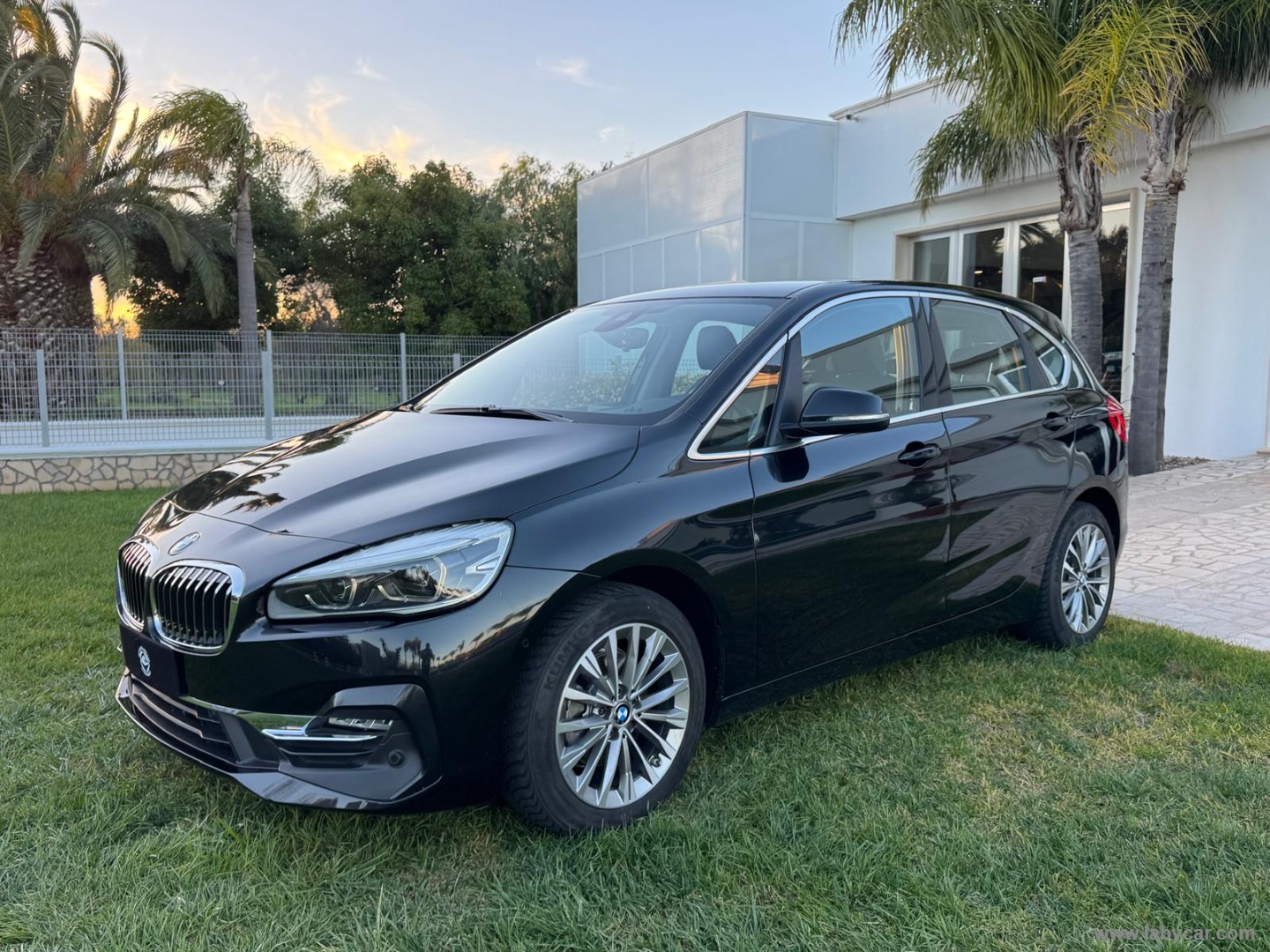 216d Active Tourer Luxury - immagine 3