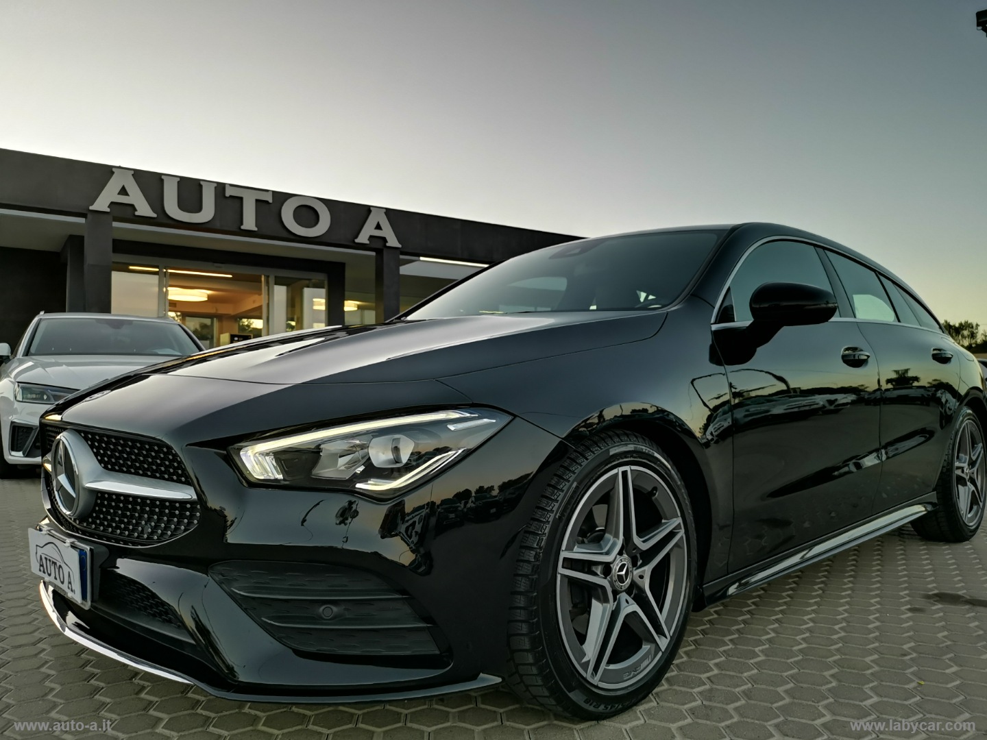 CLA 180 d Aut. Shooting Brake Premium - immagine 3