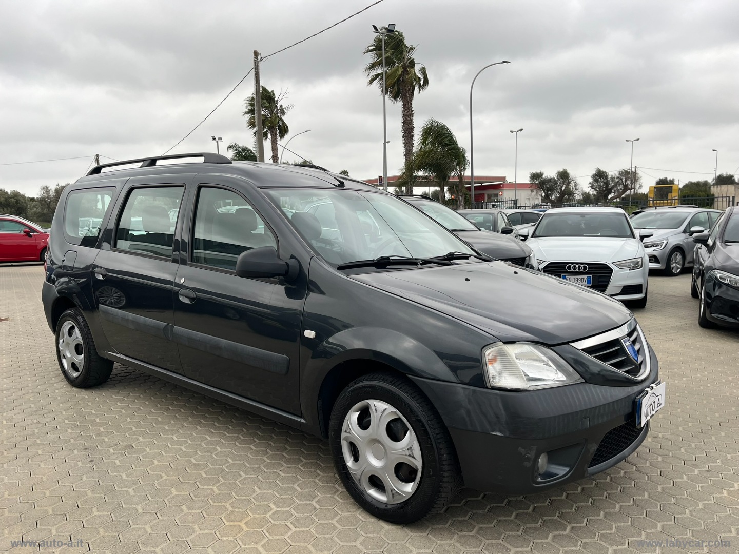 Logan MCV 1.5 dCi 70 CV 5 posti Ambiance - immagine 3