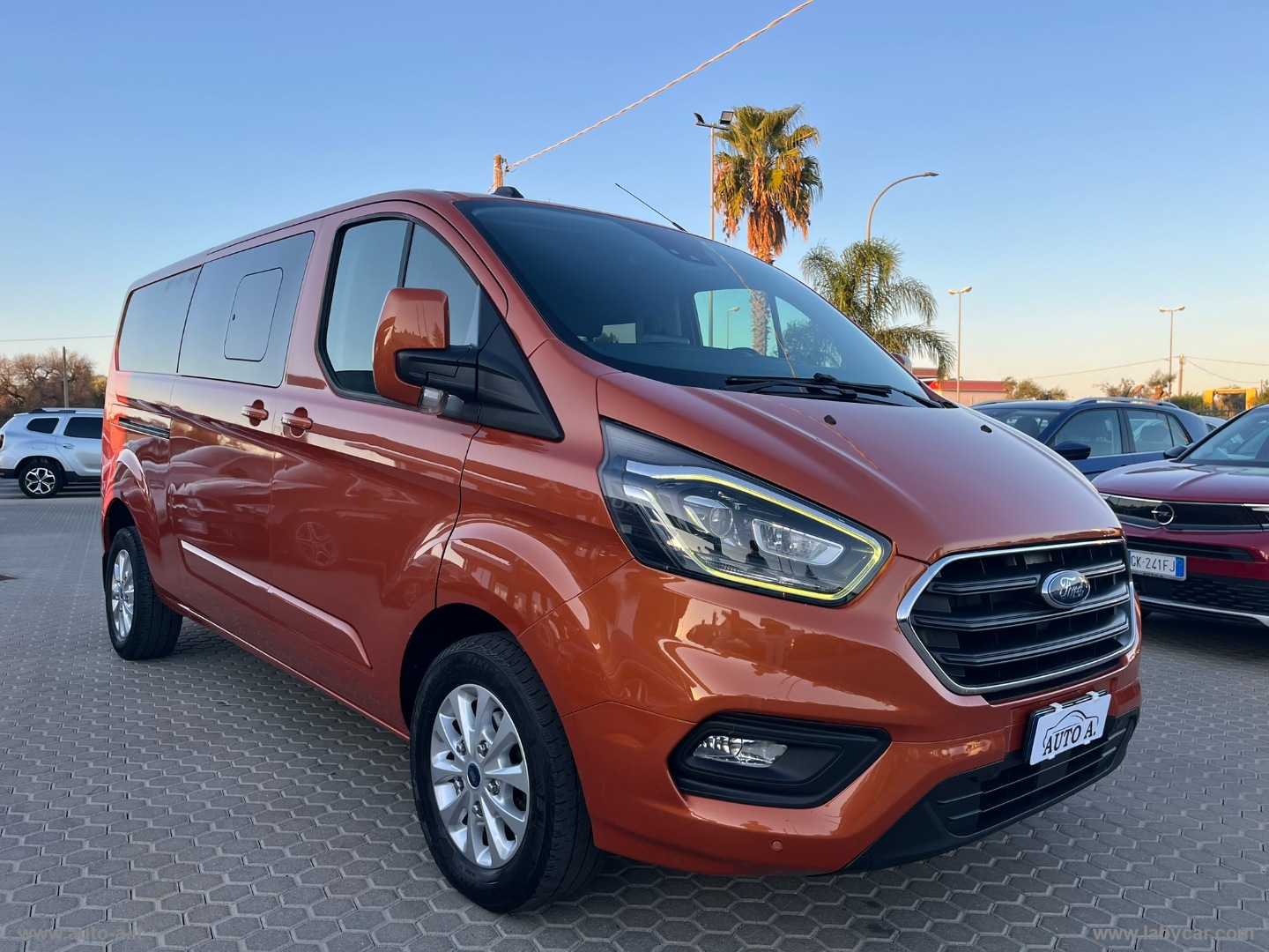 TRANSIT CUSTOM 2.0 TDCI 170 CV TITANIUM 5 POSTI - immagine 3