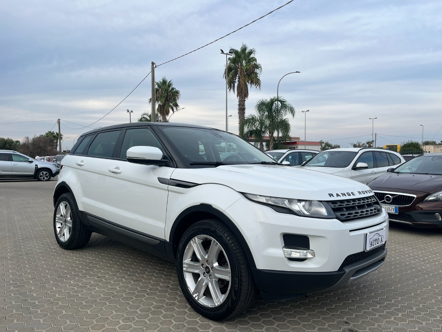 RR Evoque 2.2 TD4 5p. Prestige - immagine 3